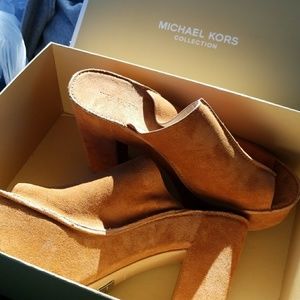 MK Collection suede platform mules